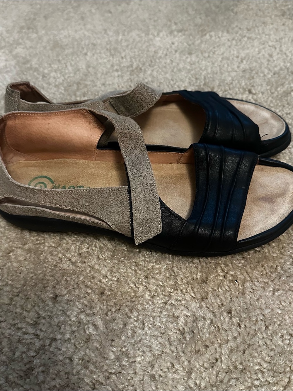 Naot Papaki 11125-NNM Sandal Women's 9-9.5 40 Speckled Beige Soft Black Leather - Picture 2 of 8